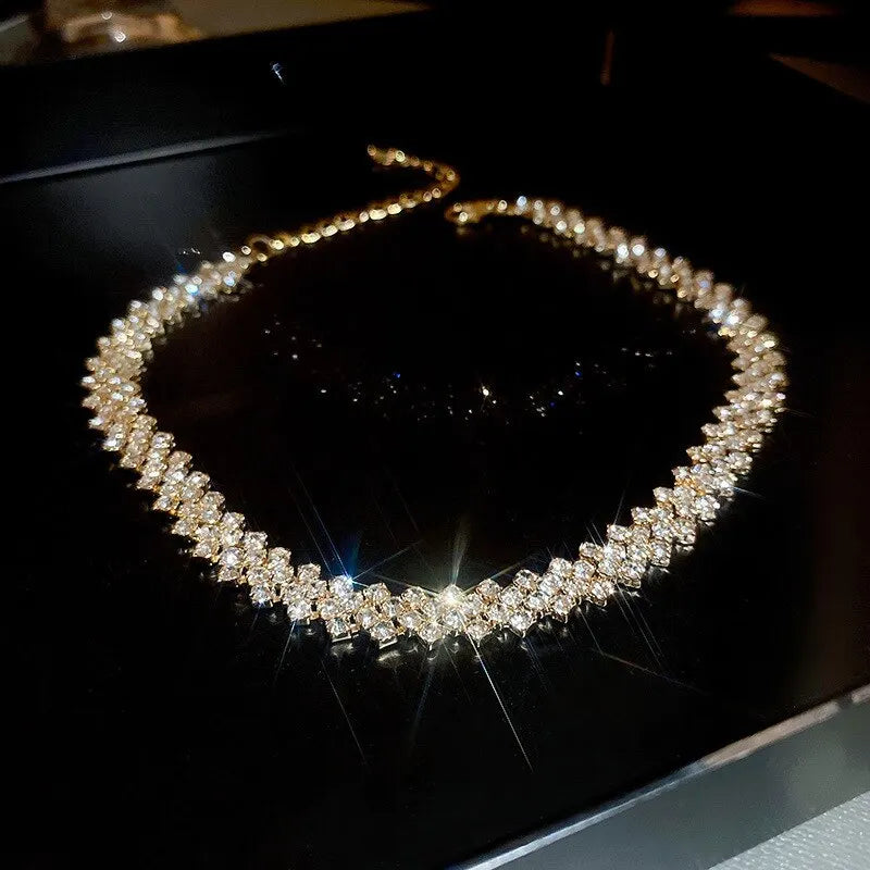 Collier luxueux et brillant en strass pour femmes