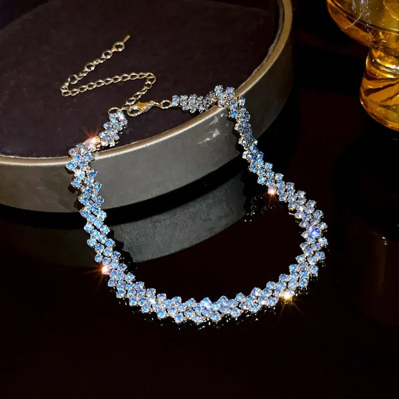 Collier luxueux et brillant en strass pour femmes
